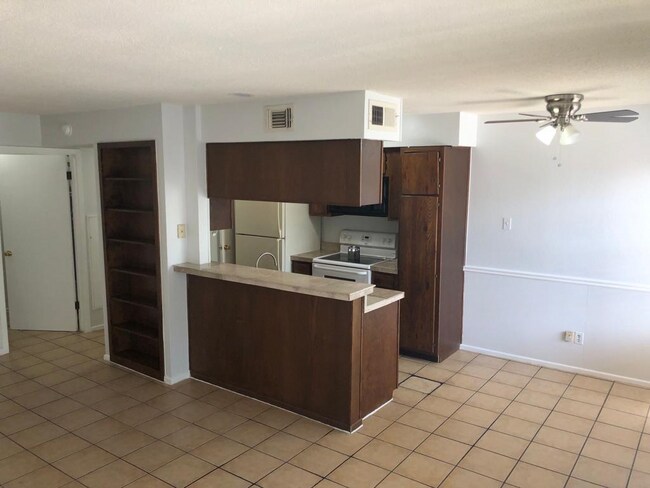 Foto del edificio - 2 bedroom/2 bathroom Apartment off Medical Dr & Babcock