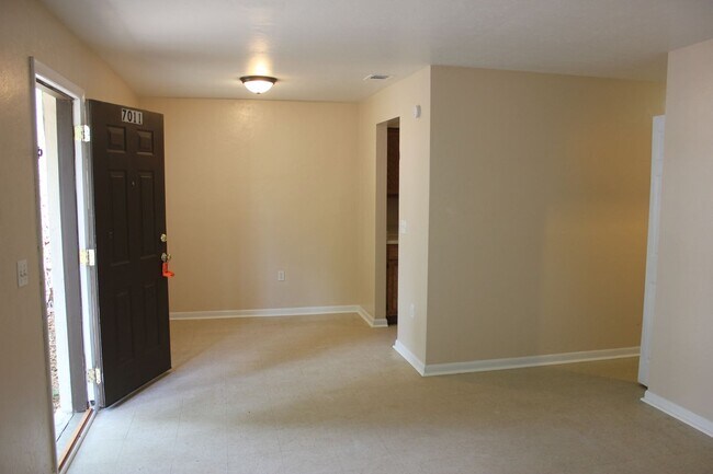 Building Photo - 7011 SW 17th Pl