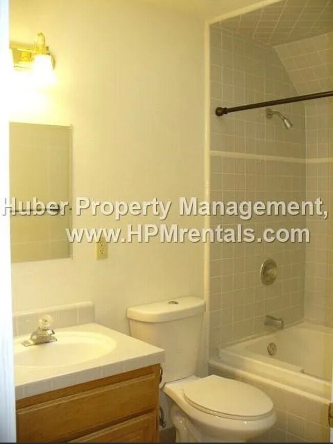 Foto del edificio - Spacious two-story home featuring 3 bedrooms and 2.5 baths
