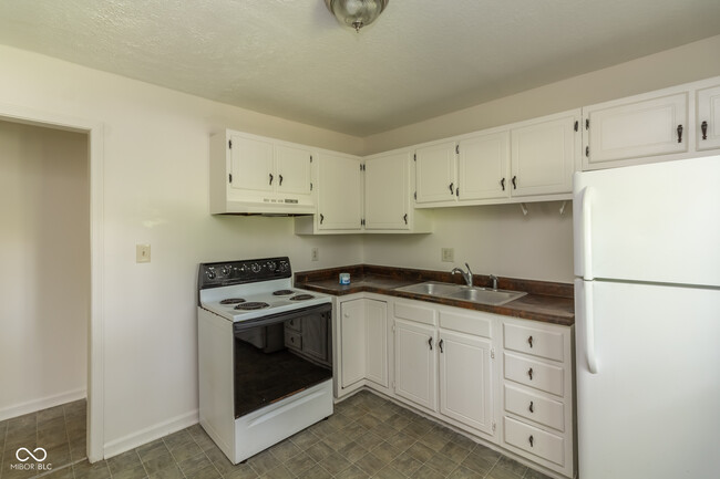 Building Photo - 811 Riverside Dr