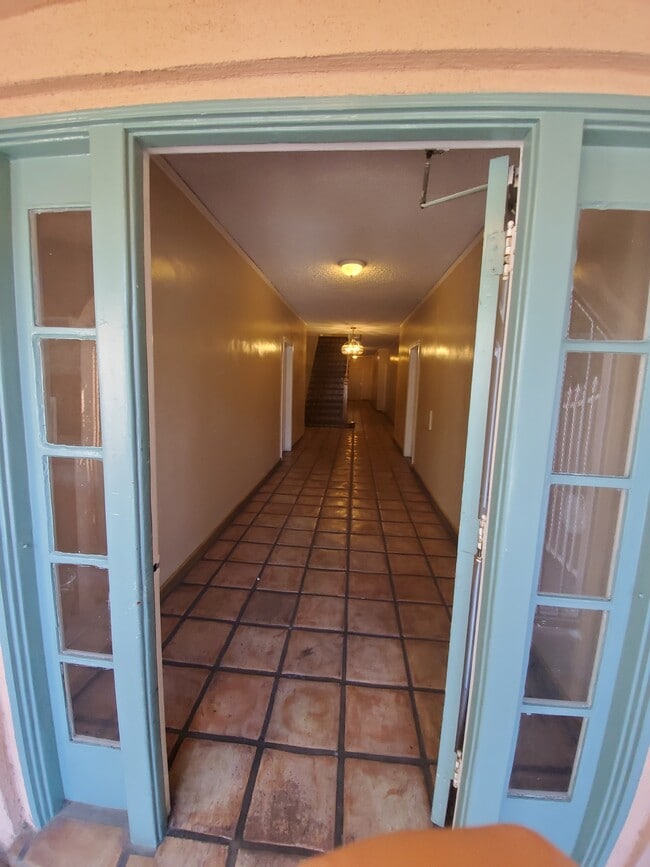 Most of the tenants have been here for some 20 plus years. So it's a good opportunity for this apart - 608 N St Andrews Pl