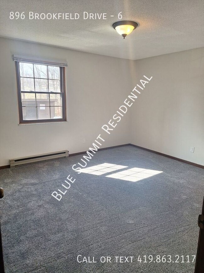 Foto del edificio - 896 Brookfield Dr