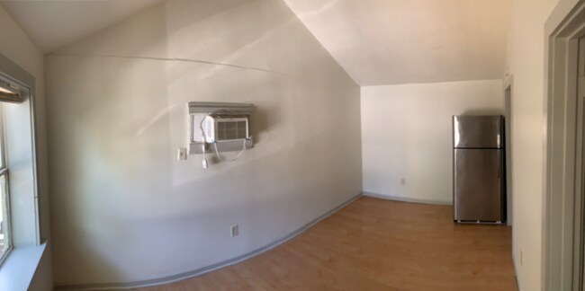 Building Photo - 2053 Linden Ave