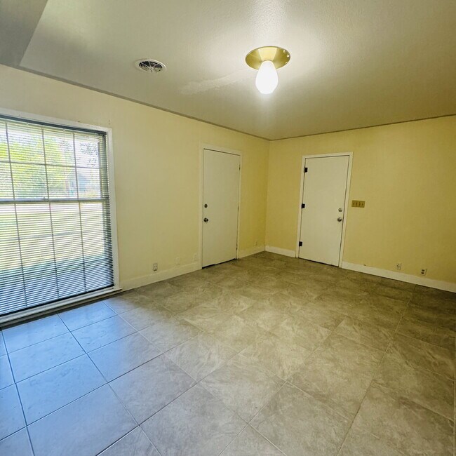 Building Photo - 735 Cuchia St