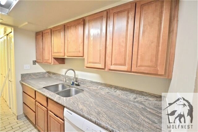 Building Photo - Glamorous 3 Bedroom Willows Townhome