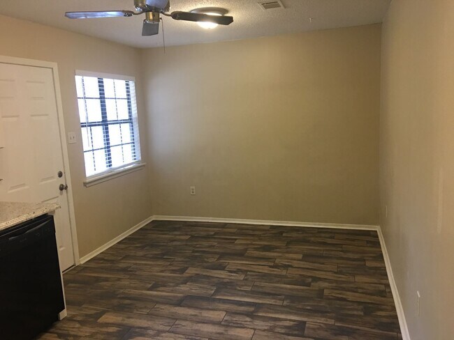Foto del edificio - 3 Bed 1 Bath Home