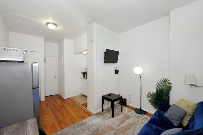 Building Photo - 348 W 36th St.