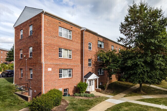 Building Photo - 6235 Wilson Blvd