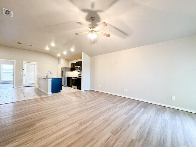 Foto del edificio - 13803 Quanah Ave