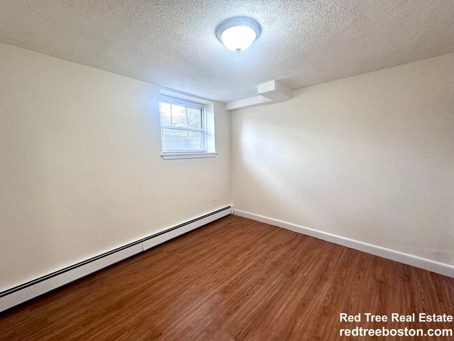 Building Photo - 176 N Beacon St