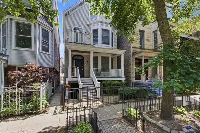 Building Photo - 3327 N Kenmore Ave