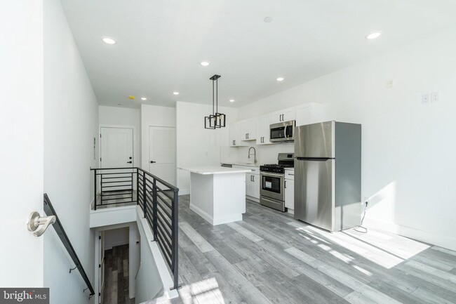Building Photo - 817 N 42nd St