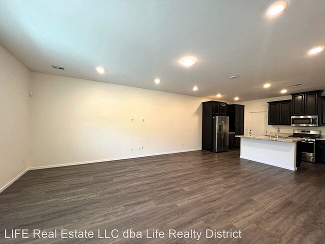 Building Photo - 3 br, 2.5 bath House - 6261 Cappadocia St