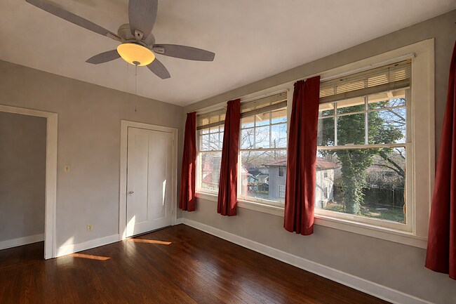 Foto del edificio - 3219 W Markham St