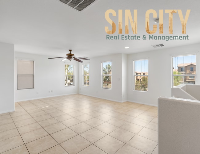 Foto del edificio - "Charming 3-Bed Oasis on Gingerbread Man Ave - Spacious 1686 Sq Ft with 3.5 Baths!"