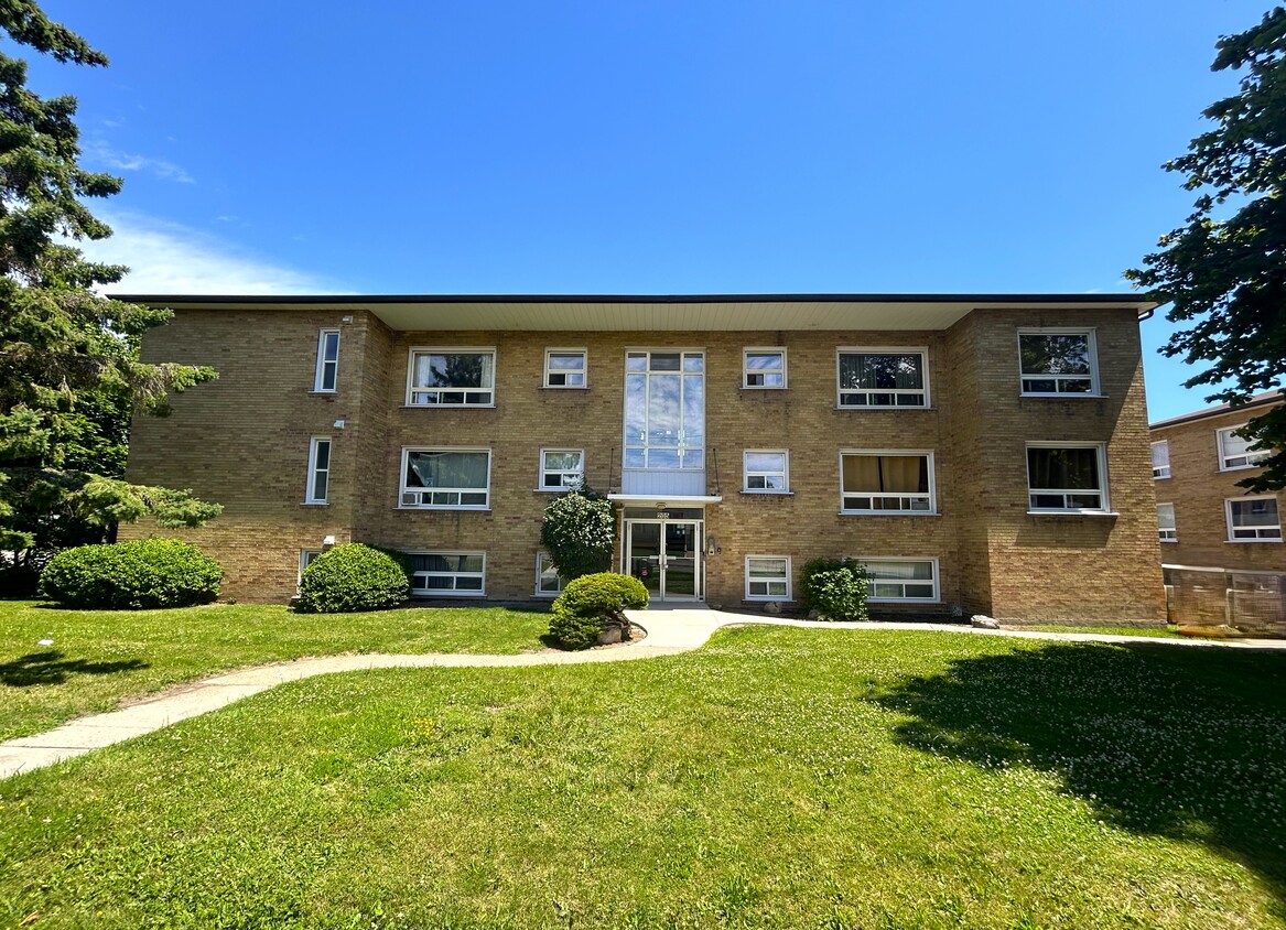 Primary Photo - Maurice Park Apartments