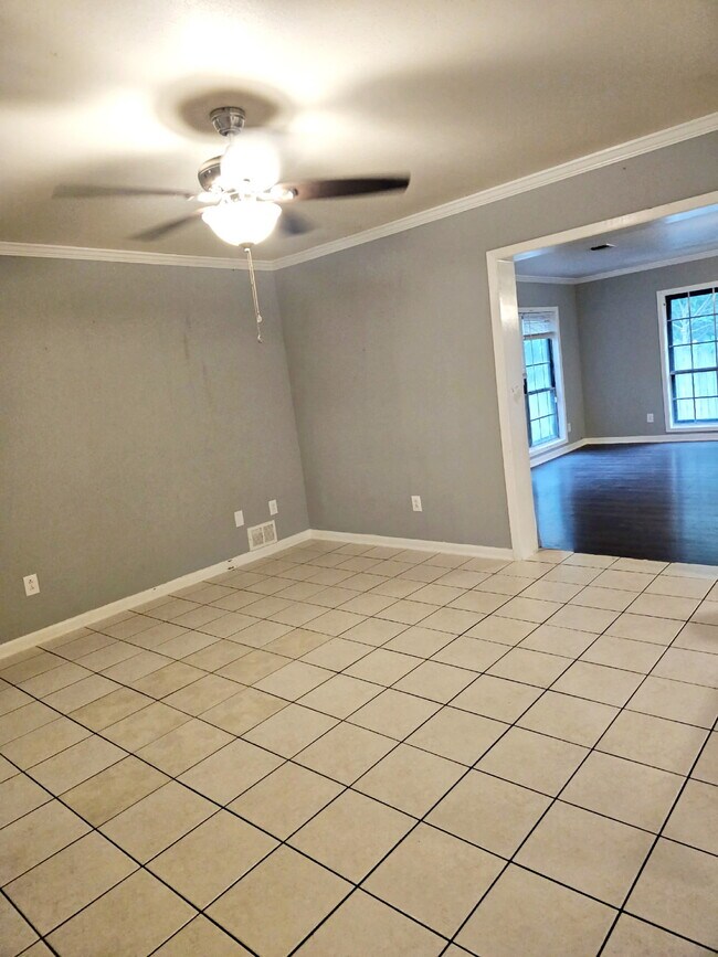 Building Photo - 2110 Venus Dr