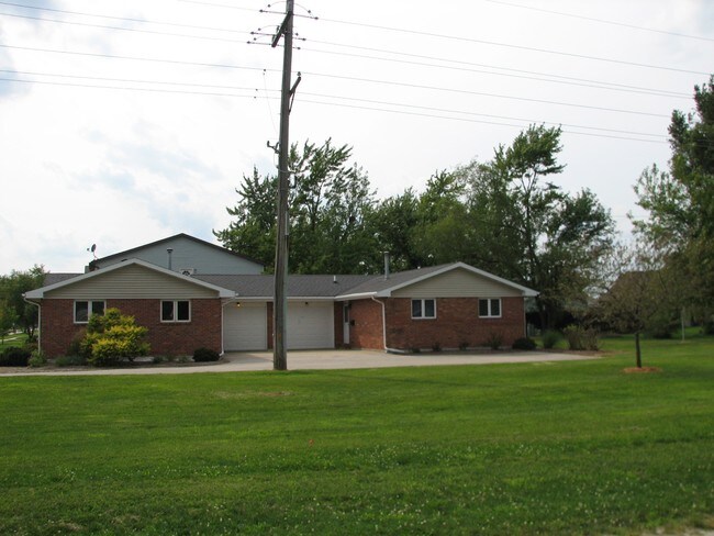 Building Photo - 500 W Daisy Pl