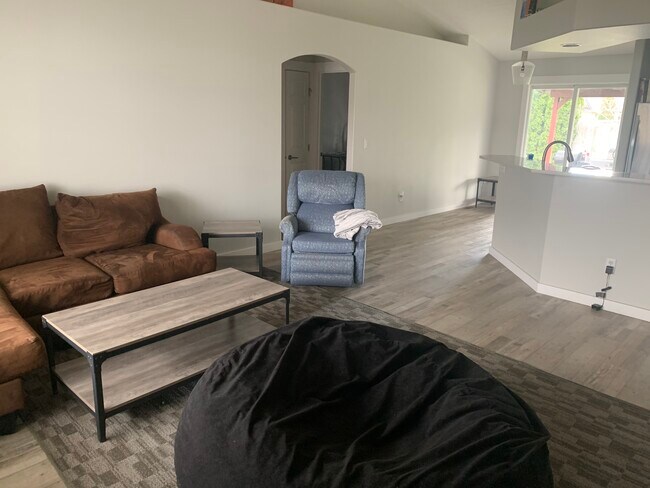 Foto del edificio - 1855 W Ridge Pointe Ave