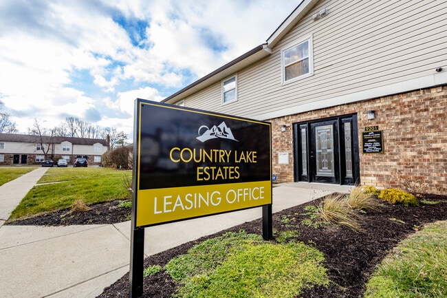 Building Photo - Country Lake Estates