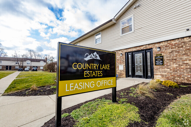 Building Photo - Country Lake Estates