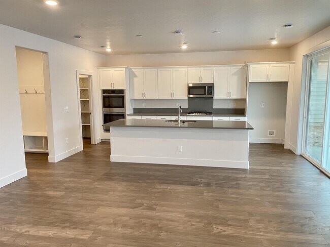 Building Photo - 254 E Caldera St