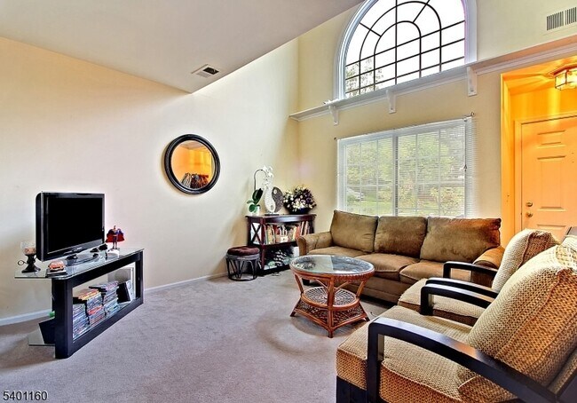 Foto del edificio - 62 Bentley Ct