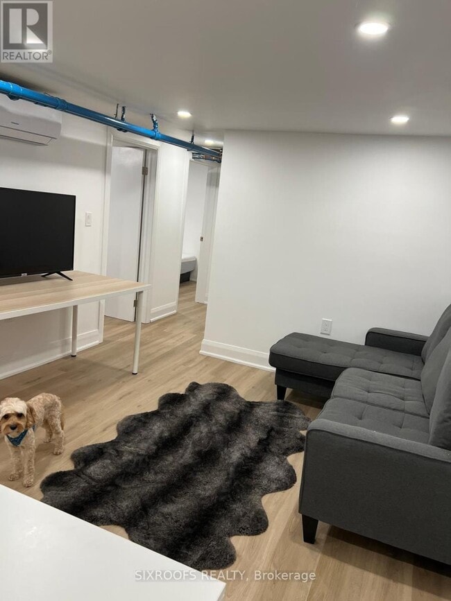 Photo du bâtiment - 390 Lake Promenade