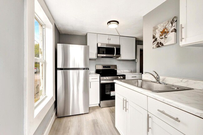Foto del edificio - 3710 Roseland Dr