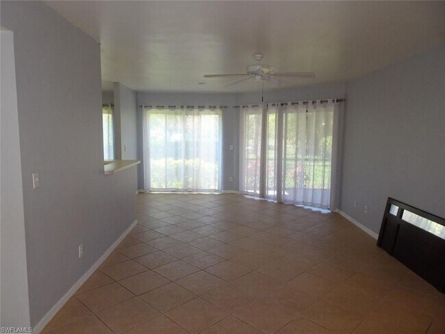Building Photo - Beautiful Naples condo Berkshire Lakes