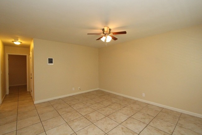 Building Photo - 411 Emerald Ave