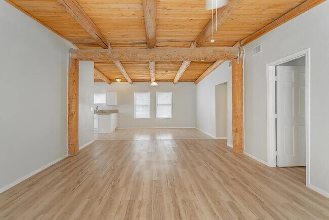 Foto del edificio - 1960 E Ambush St