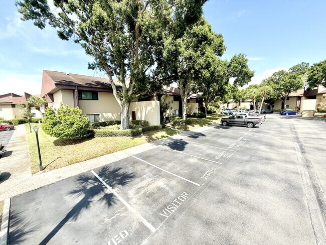 Foto del edificio - 785 S Village Dr