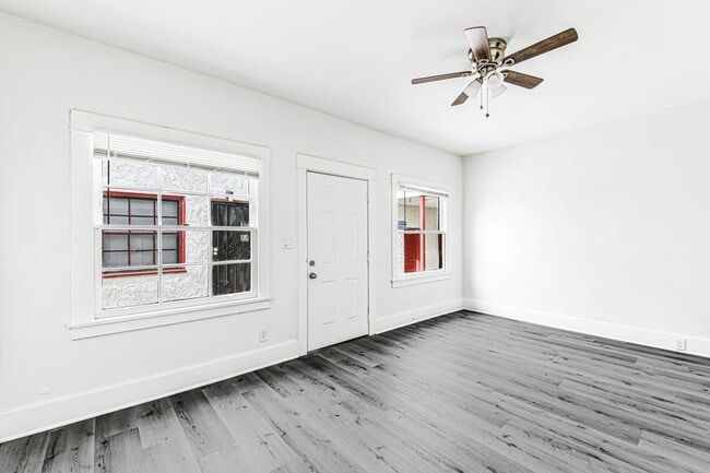 Foto del edificio - 1045 E 4th St