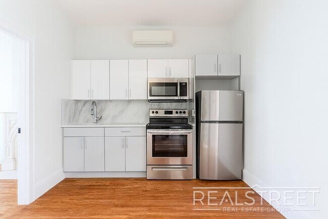 Foto del edificio - Spacious Modern 2BR in Bed-Stuy | Prime Willoughby & Marcy Location
