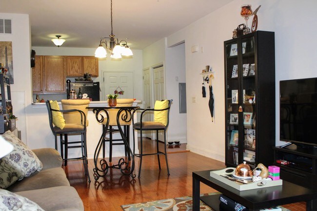 Vista alternativa del edificio - 200 W Elm St