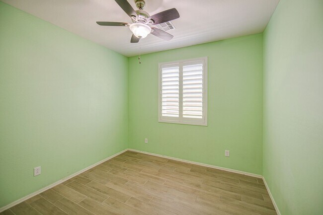 Building Photo - 6826 W Charter Oak Rd