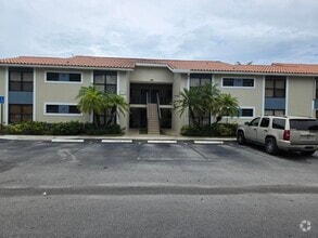 Building Photo - 1484 Lake Crystal Dr