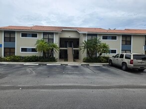 Building Photo - 1484 Lake Crystal Dr