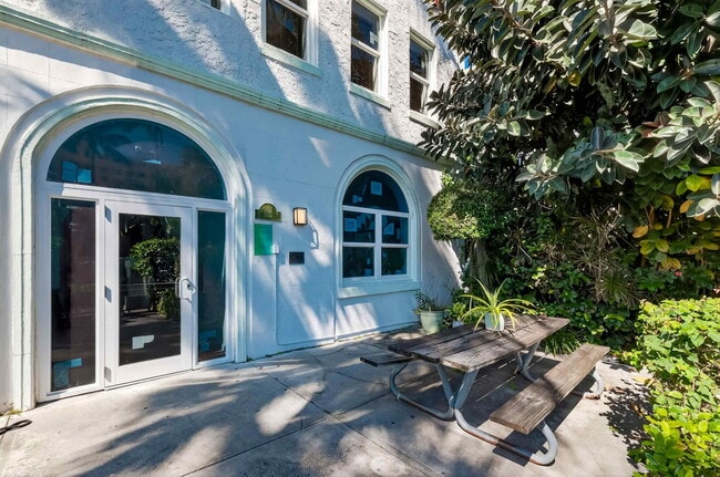 Foto del edificio - 802 Euclid Ave