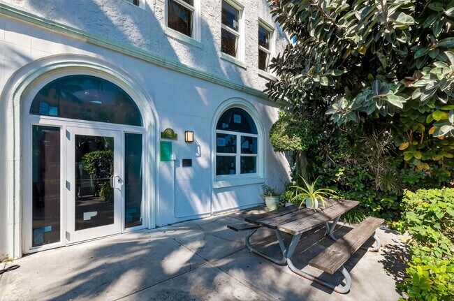 Building Photo - 802 Euclid Ave