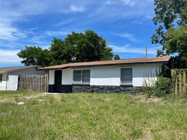 Building Photo - 2/1 - Available Now!