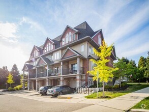 Building Photo - Property Name