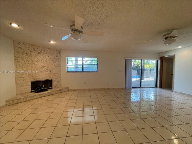 Building Photo - 5915 SW 113th Pl