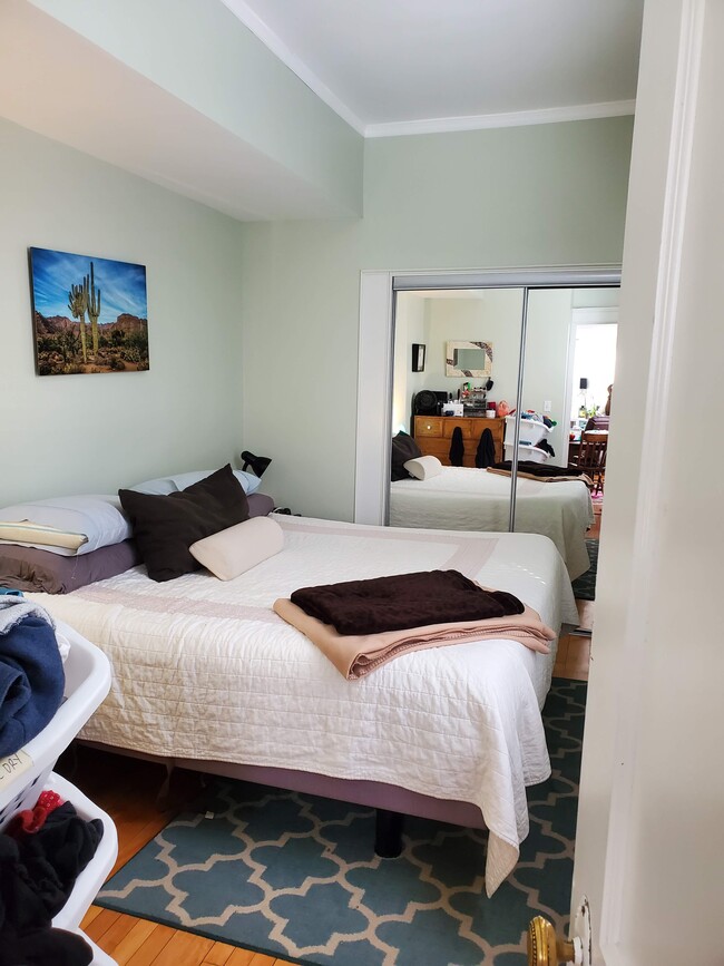 1st Bedroom - 3054 W Eastwood Ave