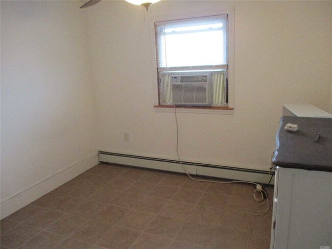 Building Photo - 16 James St N