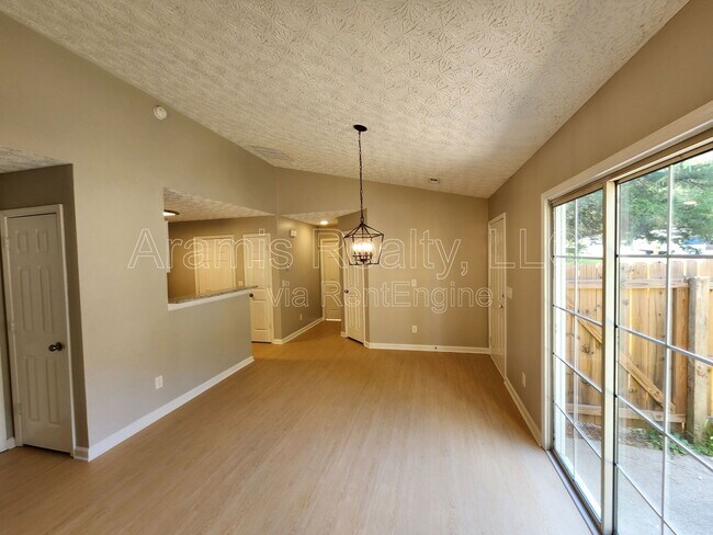 Foto del edificio - 2800 Pine Valley Way NW