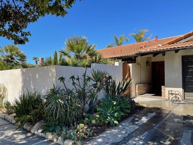 Building Photo - Fabulous N. San Marcos 3 BR 2 bath home wi...