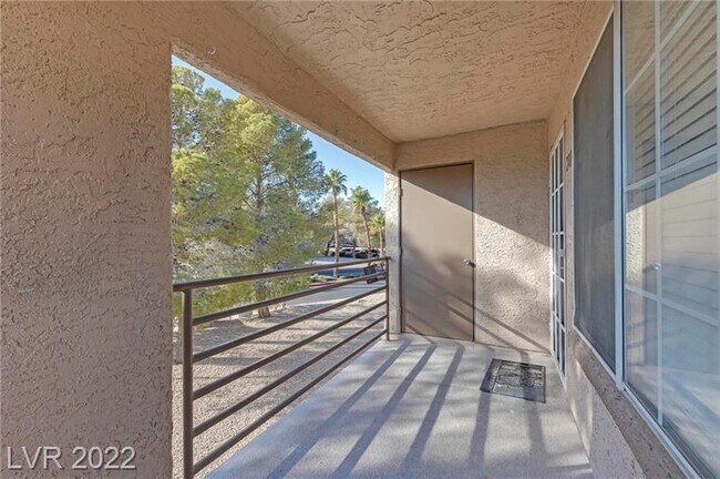 Foto del edificio - Fully Furnished Summerlin South Condo | 2 Bedroom | Flexible 1–12 Month Lease | Corporate & Reloc...