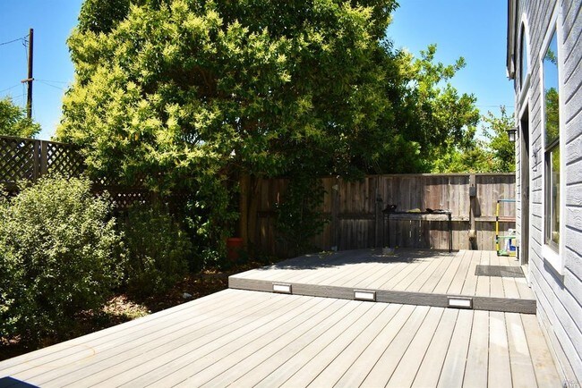 Building Photo - 2 Valley W Cir